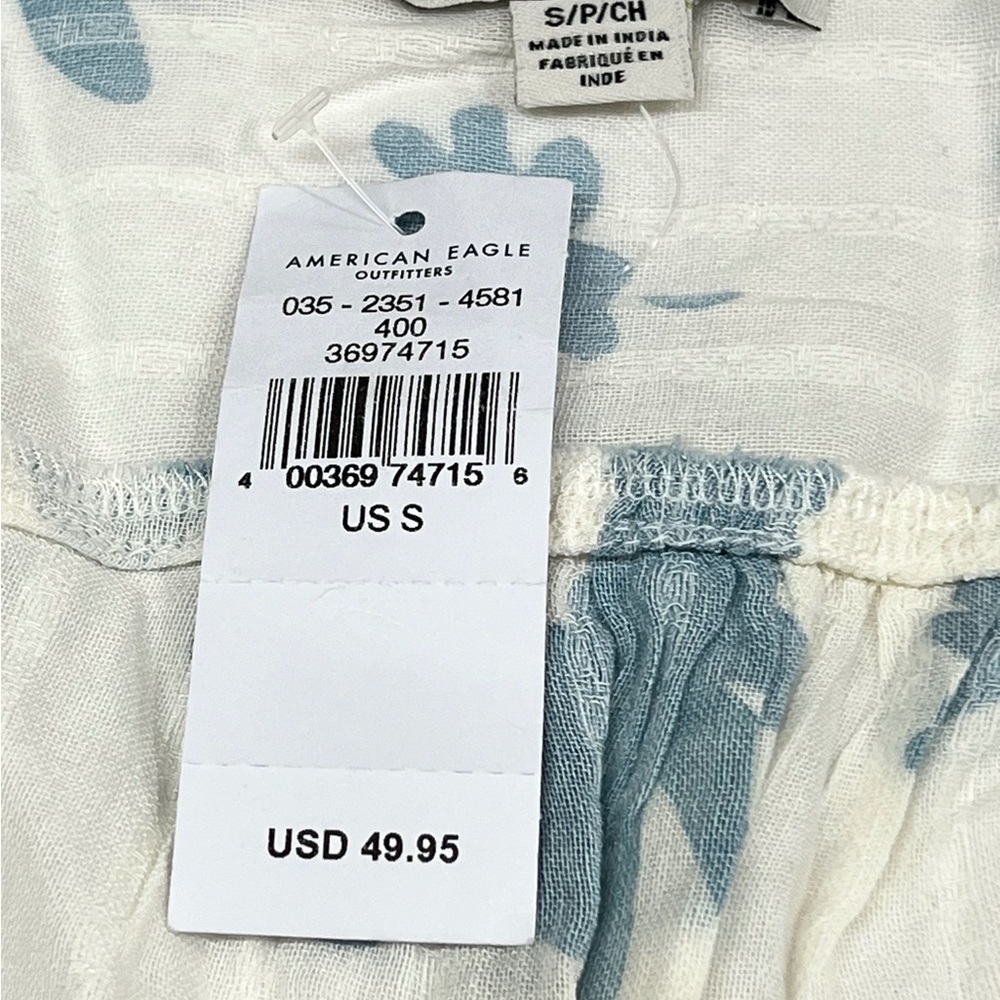 AMERICAN EAGLE Front Tie Blue Floral Crop Top! - Picture 3 of 5